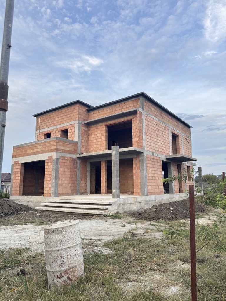 Actual front and right-side construction